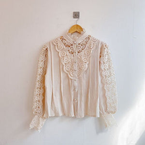 Chic Button Hollow Out Flower Lace Patchwork Blouse