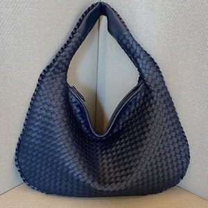 French high-end woven bag, versatile shoulder armpit bag, niche texture portable commuter bag